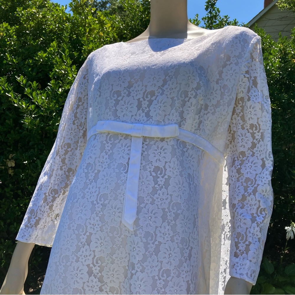 Vintage All Lace White 1960s Wedding Gown Size Medium - Picture 4 of 13